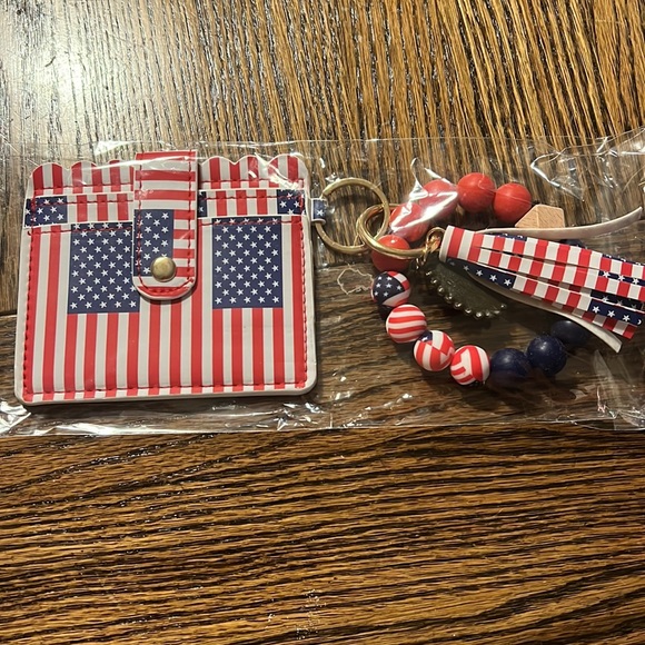 Keychain wrist beads 3 card pockets snap closure American flag - Picture 2 of 6